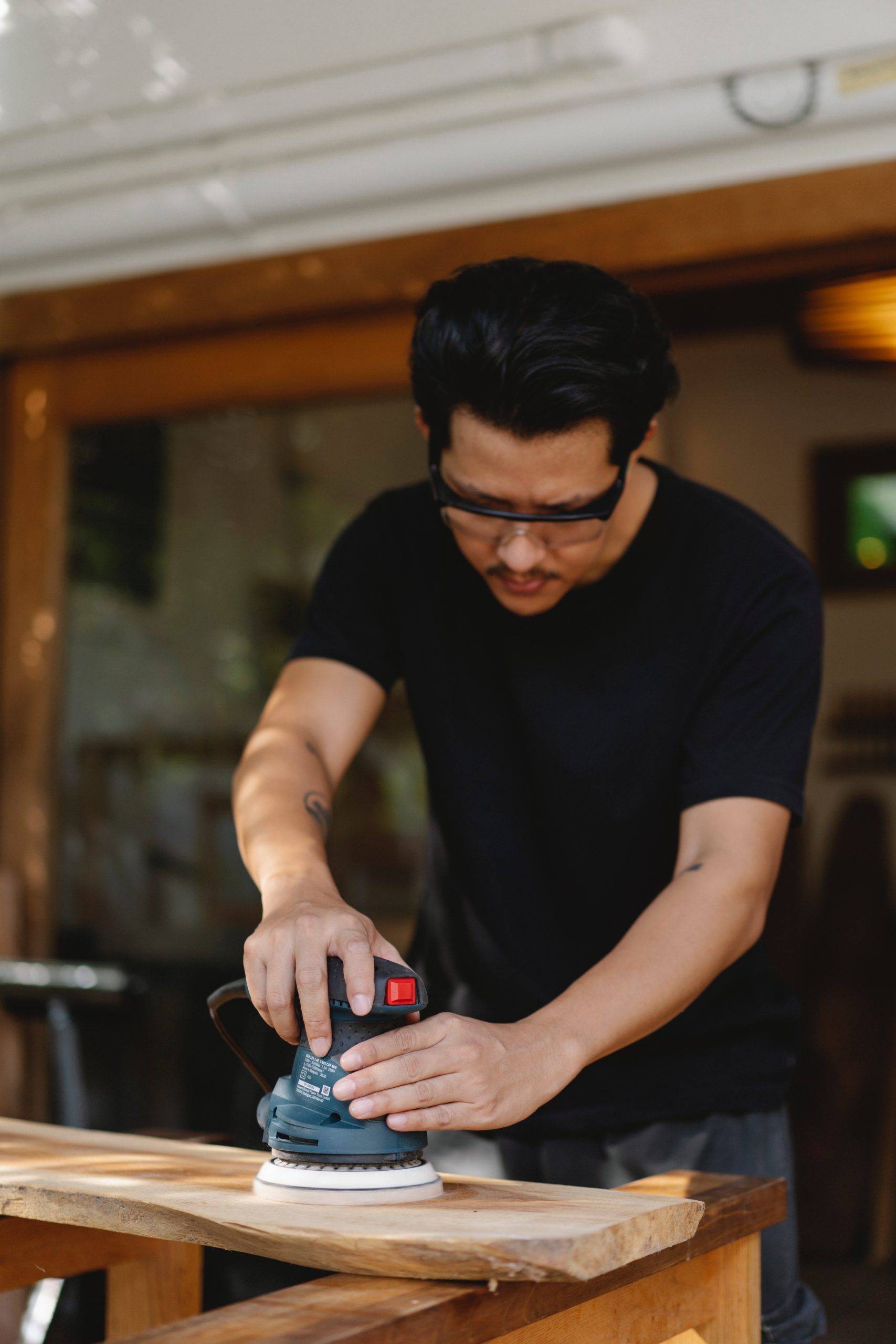 4 Steps to Sand a Table